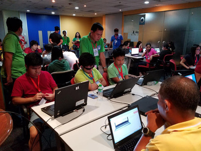 teachers working with students in computer lab