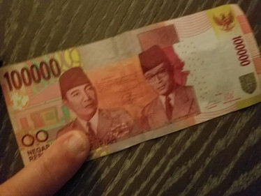 100,000 rupiah currency